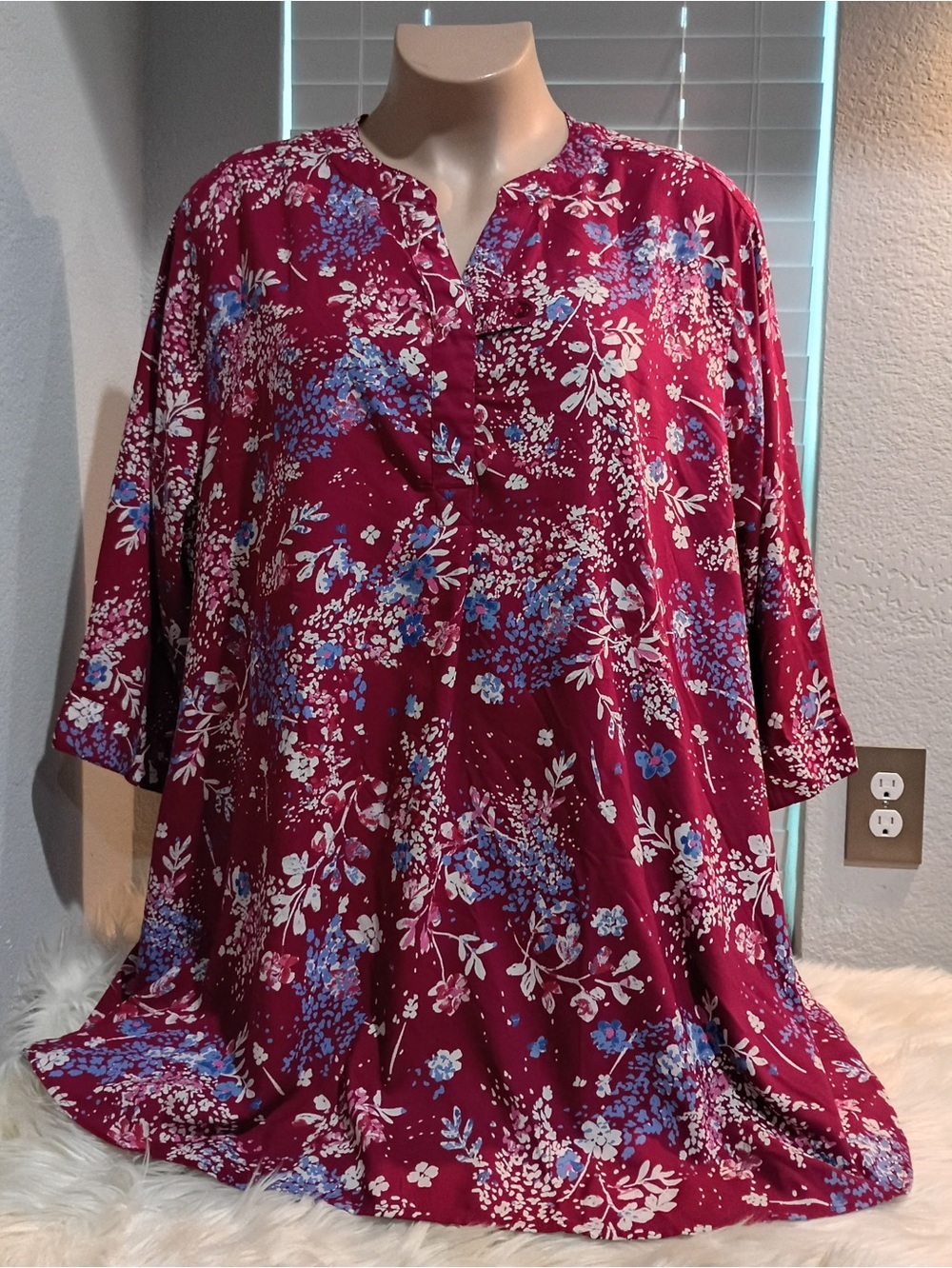 Women Within Women’s 6X Top